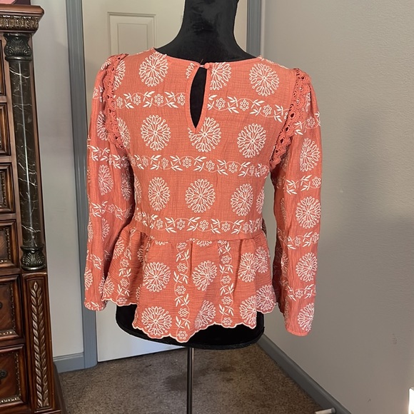 LIKE NEW Blue Pepper MEDIUM Top - Picture 3 of 7